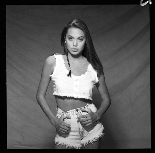 20-Year-Old Angelina Jolie Shines In These Sexy Nude Shots From 1995