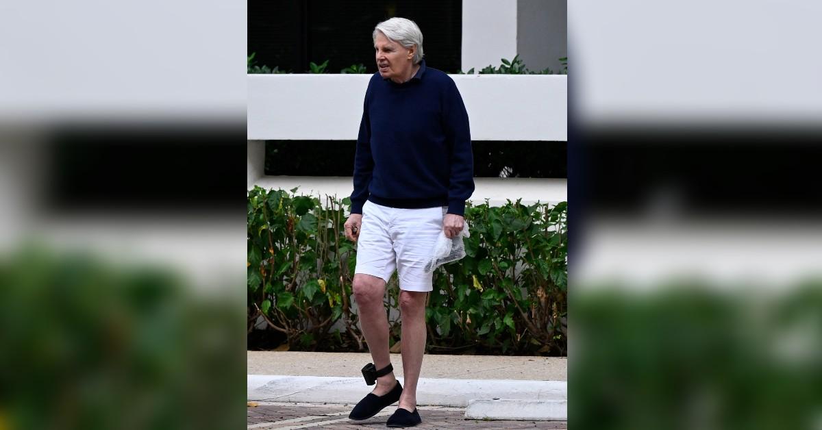 revealed abercrombie fitch sex creep mike jeffries secret ties to jeffrey epstein they got the same foot up the ladder