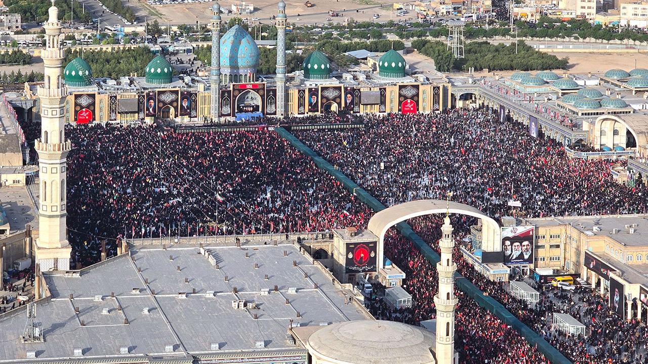 Iran crowd image
