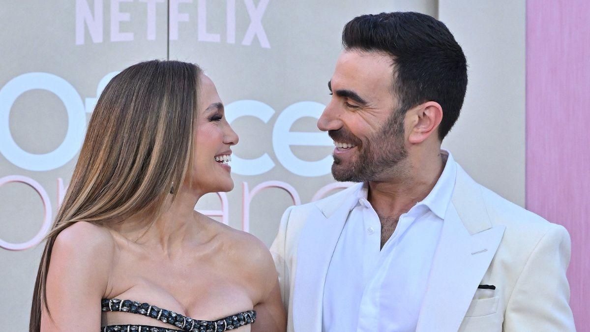 picture of Jennifer Lopez and Brett Goldstein