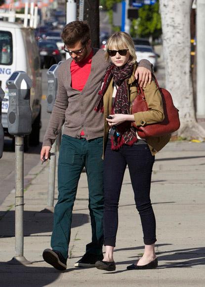 //emma stone andrew garfield puppy shopping _ _