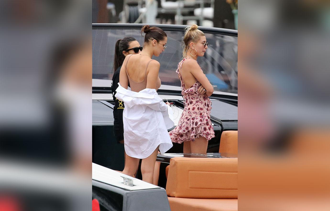 Bella Hadid Hailey Baldwin Model Vacation