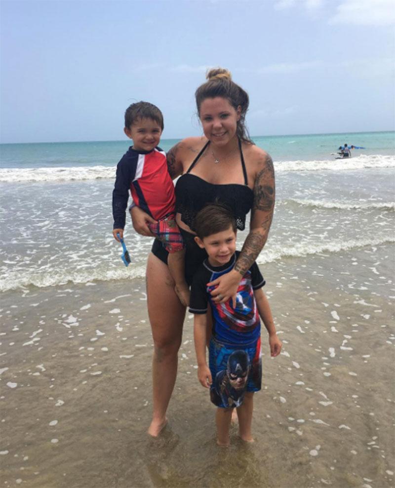 kailyn lowry slammed javi marroquin leaving country sons