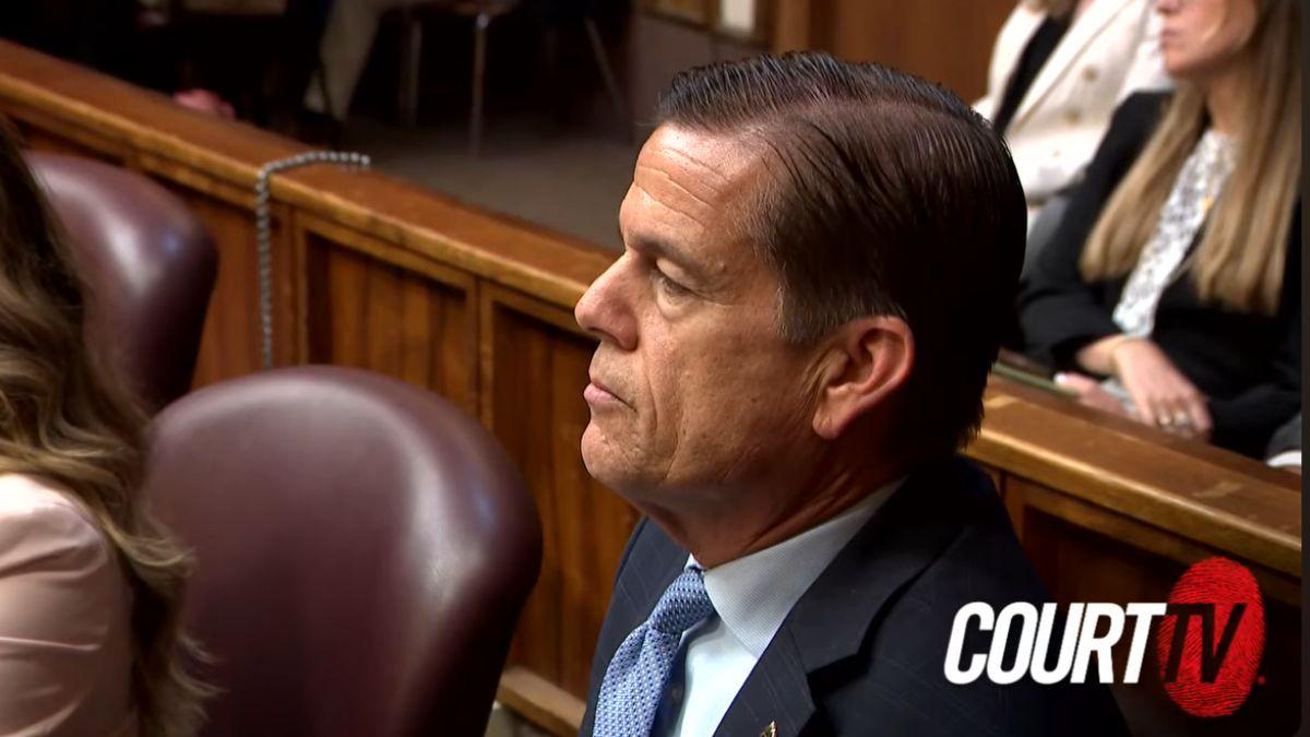 Pino was scolded by the judge for hugging people in the gallery.