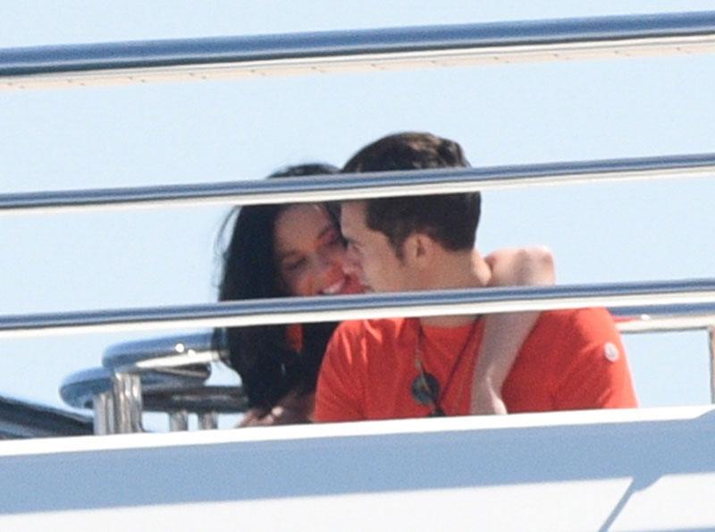 //Katy Perry Orlando Bloom Cheating Kissing Yacht