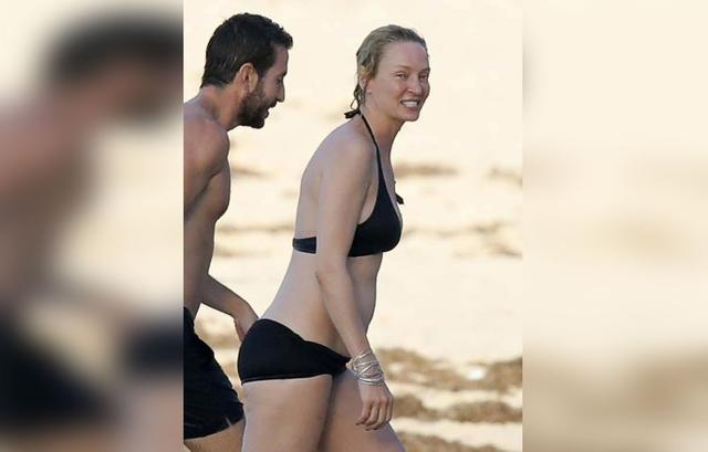 Pics Uma Thurman Bikini Boobs And Butt On The Beach With Guys During 