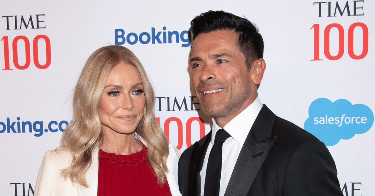 Photo of Kelly Ripa and Mark Consuelos