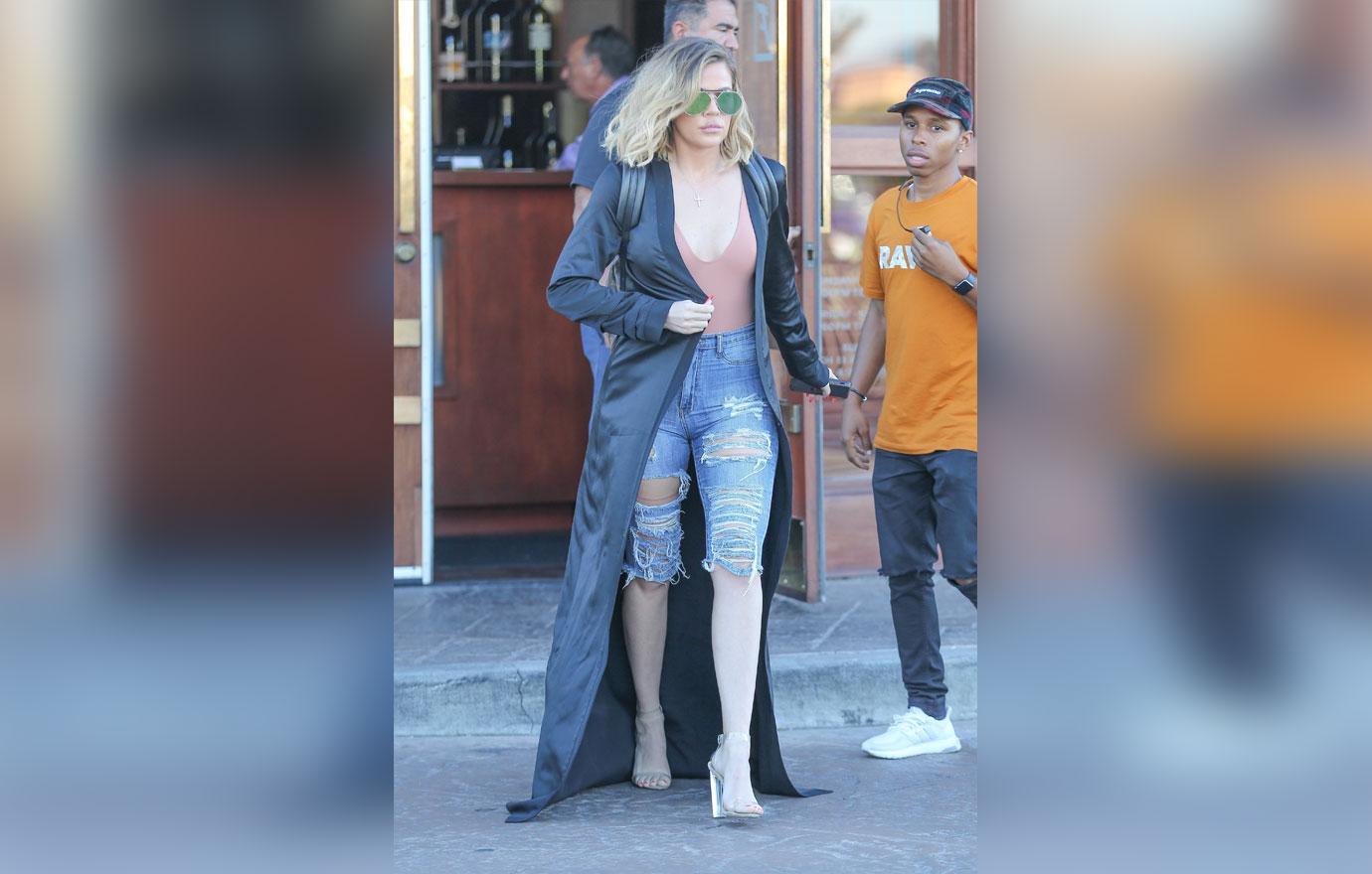 Khloe kardashian Curves Nipples tight jeans