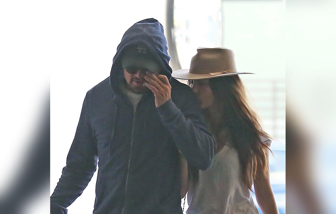 //Leonardo DiCaprio New Girlfriend PDA