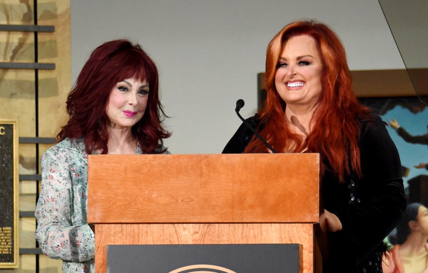 grammy winning country star naomi judd dies at