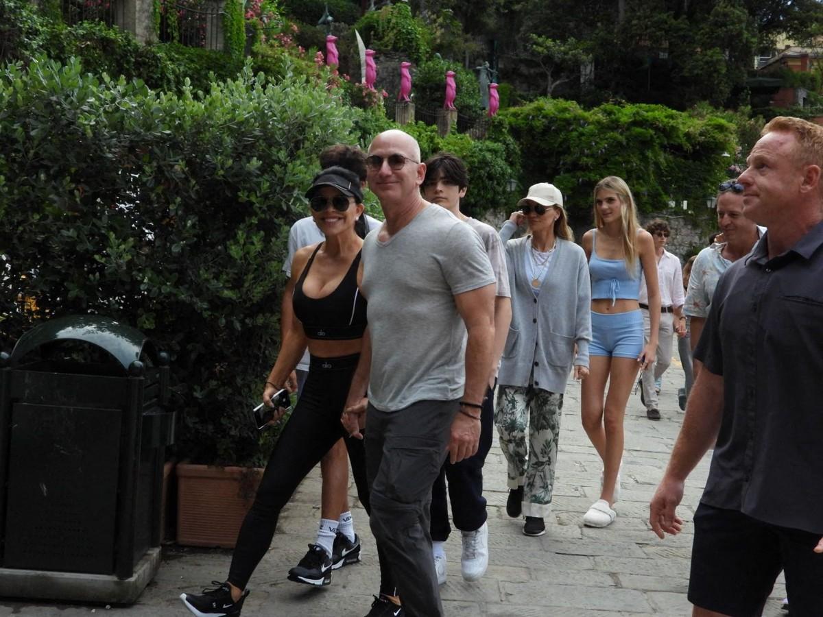Sanchez described daily routines with Bezos, calling him her 'best friend' as they share workouts, gratitude lists, and open conversations.