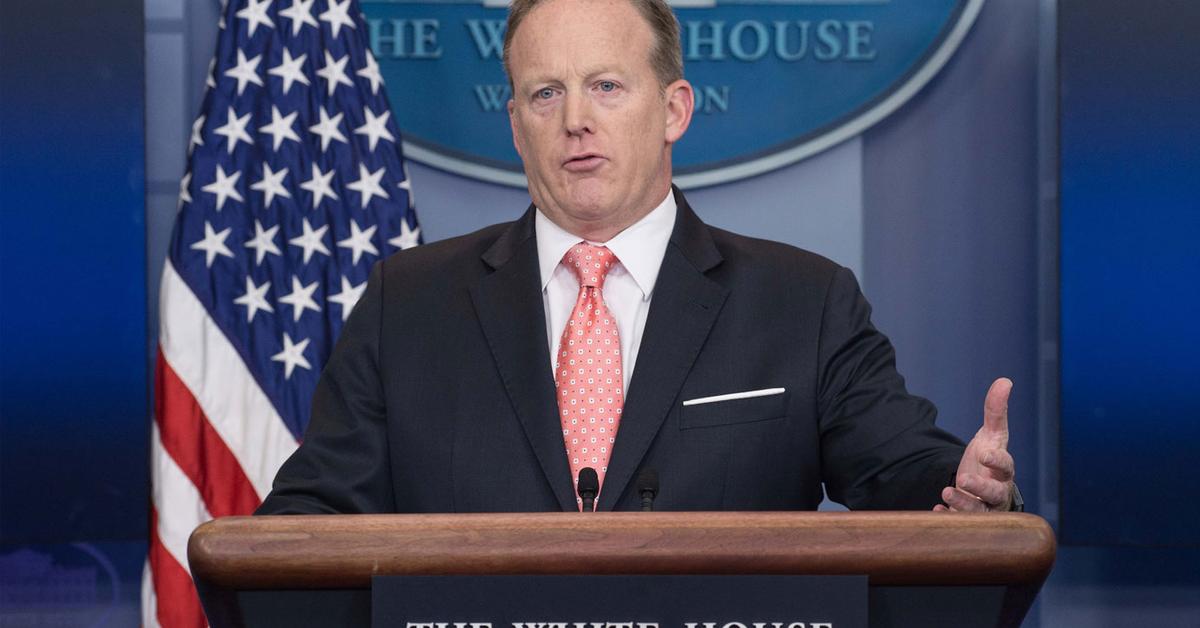 Sean Spicer In Talks Do To Walk On Role Weekend Update SNL Spinoff