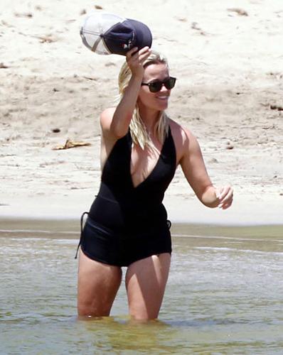 Reese Witherspoon Takes The Plunge In A Sexy Swimsuit