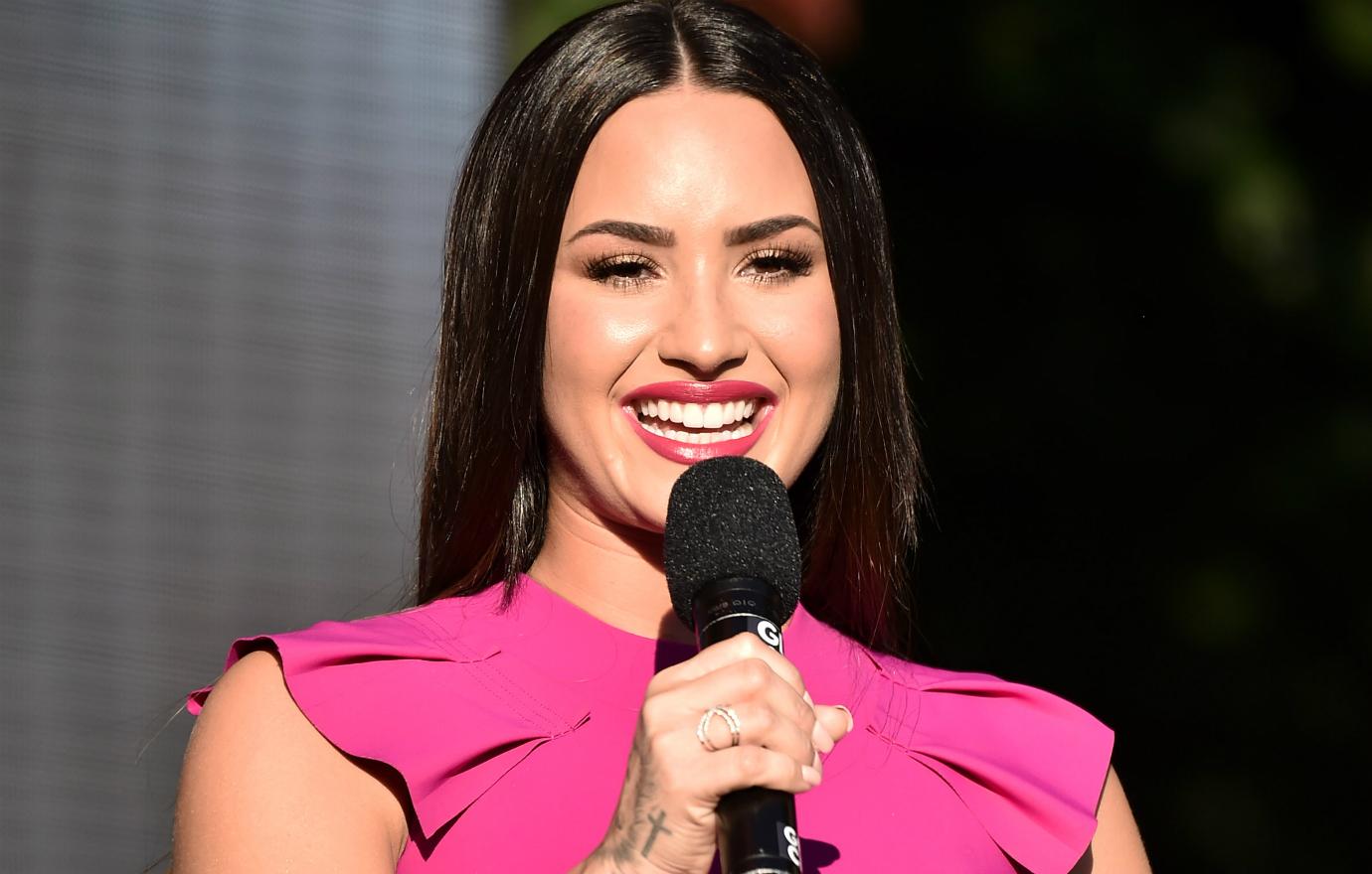 Demi Lovato looked pretty in pink with a sleeveless dress.