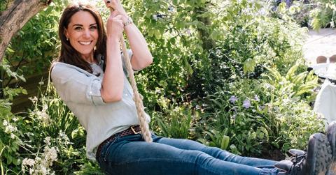 Kate Middleton Garden Poses Amid Meghan Feud