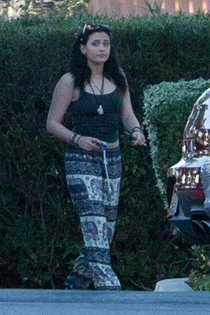 //Paris Jackson Still Smoking