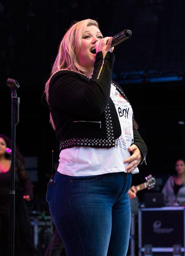 Kelly Clarkson Health In Danger From Weight