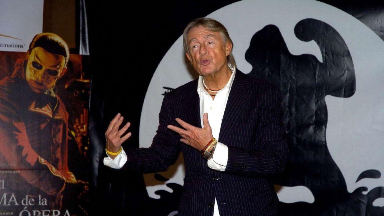 Photo of Joel Schumacher in 2004