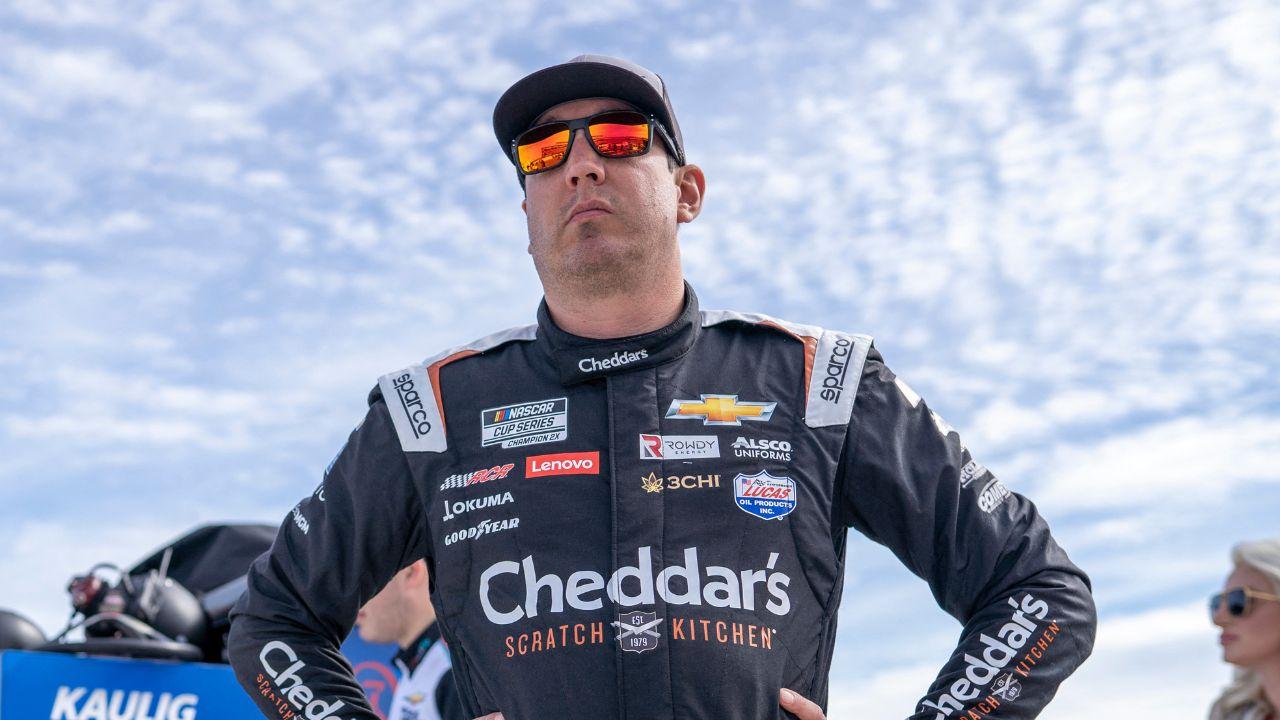 image of Kurt Busch opened up about the rare bond he shared with Kyle Busch.