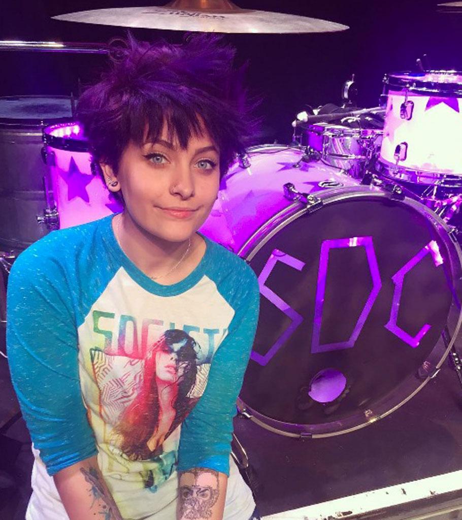 //paris jackson dyes hair puple prince tribute