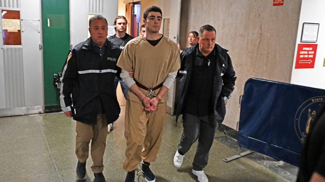 The alleged CEO killer's lawyer has requested an overflow room for supporters.