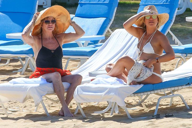 Kate Hudson & Goldie Hawn Bikini Photos In Hawaii