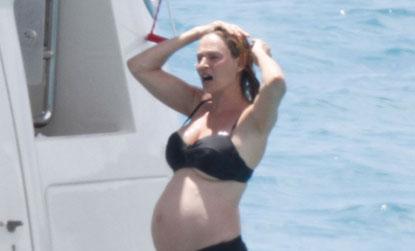 //uma thurman pregnant bikini yacht
