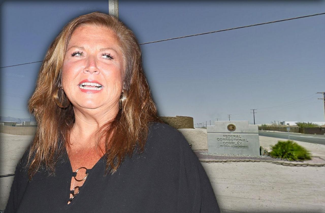 //Abby Lee Miller Prison Jail Checks In pp