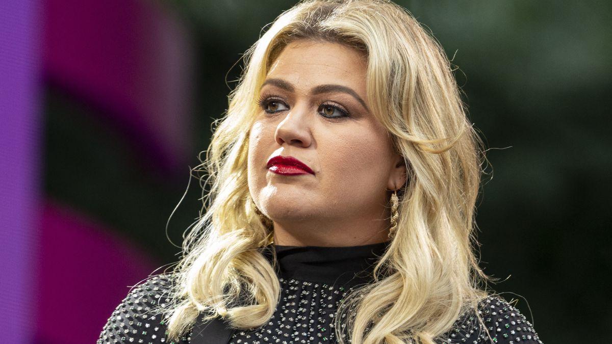 Photo of Kelly Clarkson