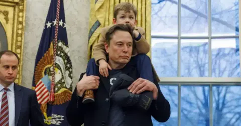 Read the Shocking 'Baby Mama' Texts Elon Musk Has Just Shared