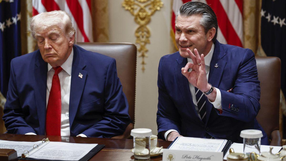 Photo of Donald Trump, Pete Hegseth