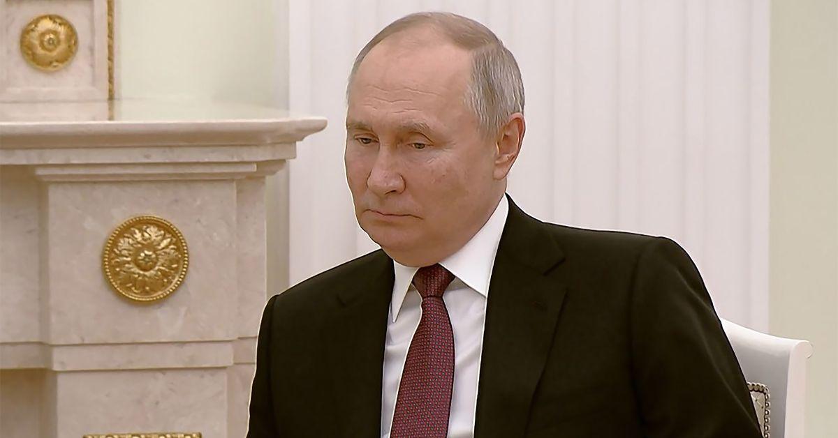 Kremlin In Damage Control As Video Shows ‘Public Show Of Disgust’ For Putin