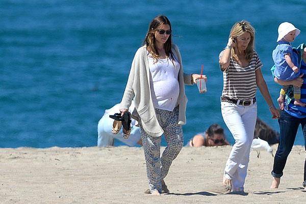 Jessica Biel Pregnant Beach Walk