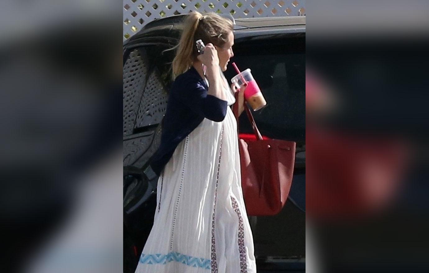 Cameron Diaz Desperately Trying To Hide Baby Bump In Grotesquely Oversized Clothes