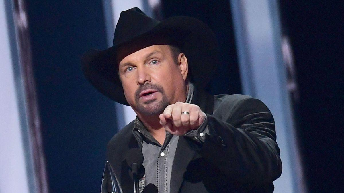 Photo of Garth Brooks