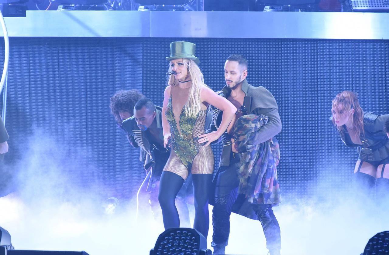 //britney spears speaks in different accents during tour pp