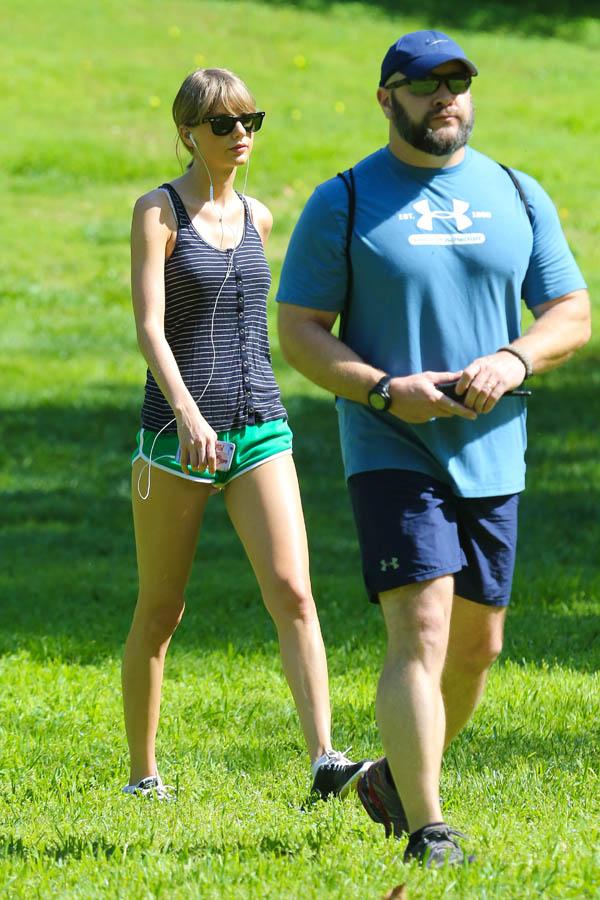 Taylor Swift & Bodyguard Hike