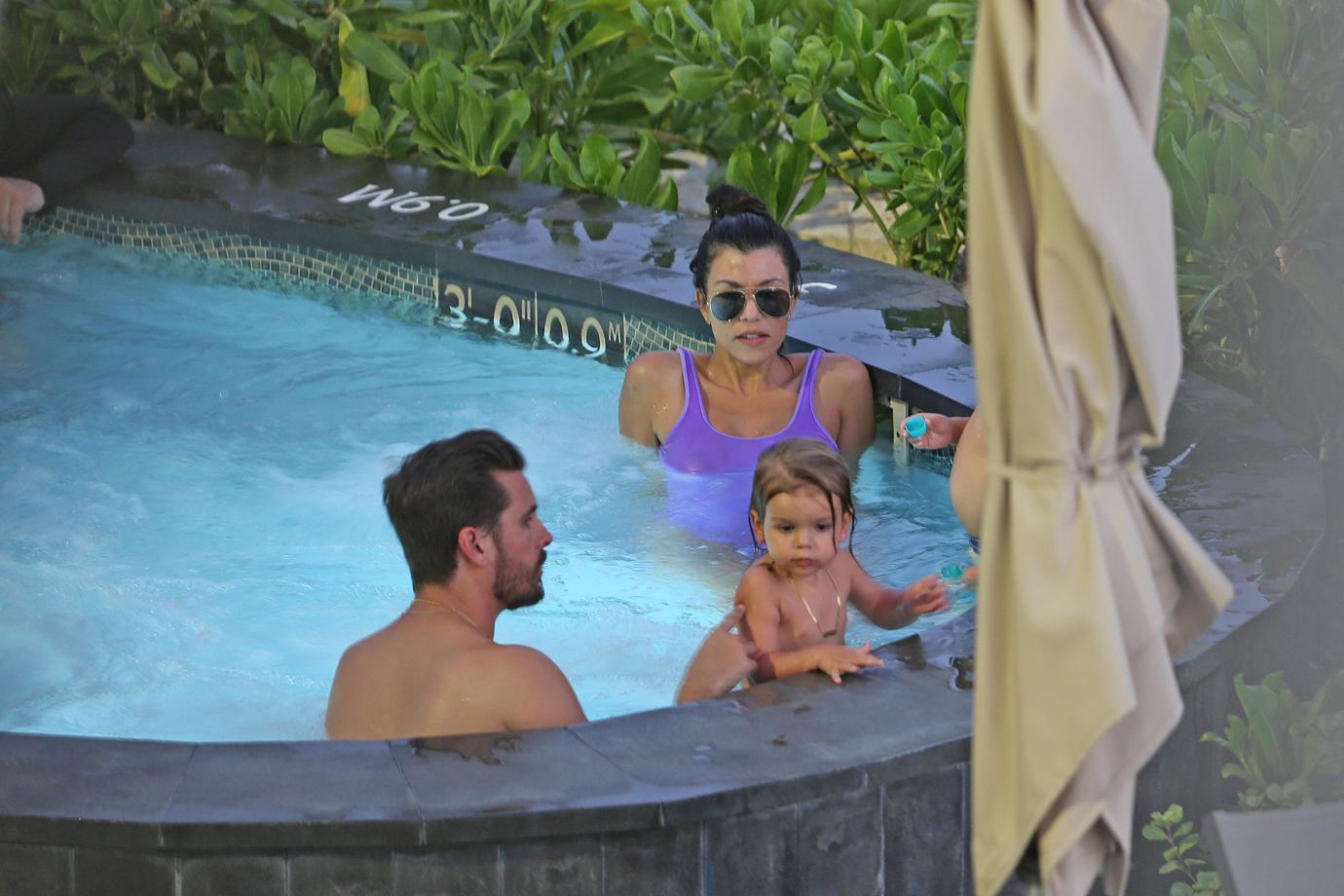 //kourtney kardashian bikini hawaii scott disick