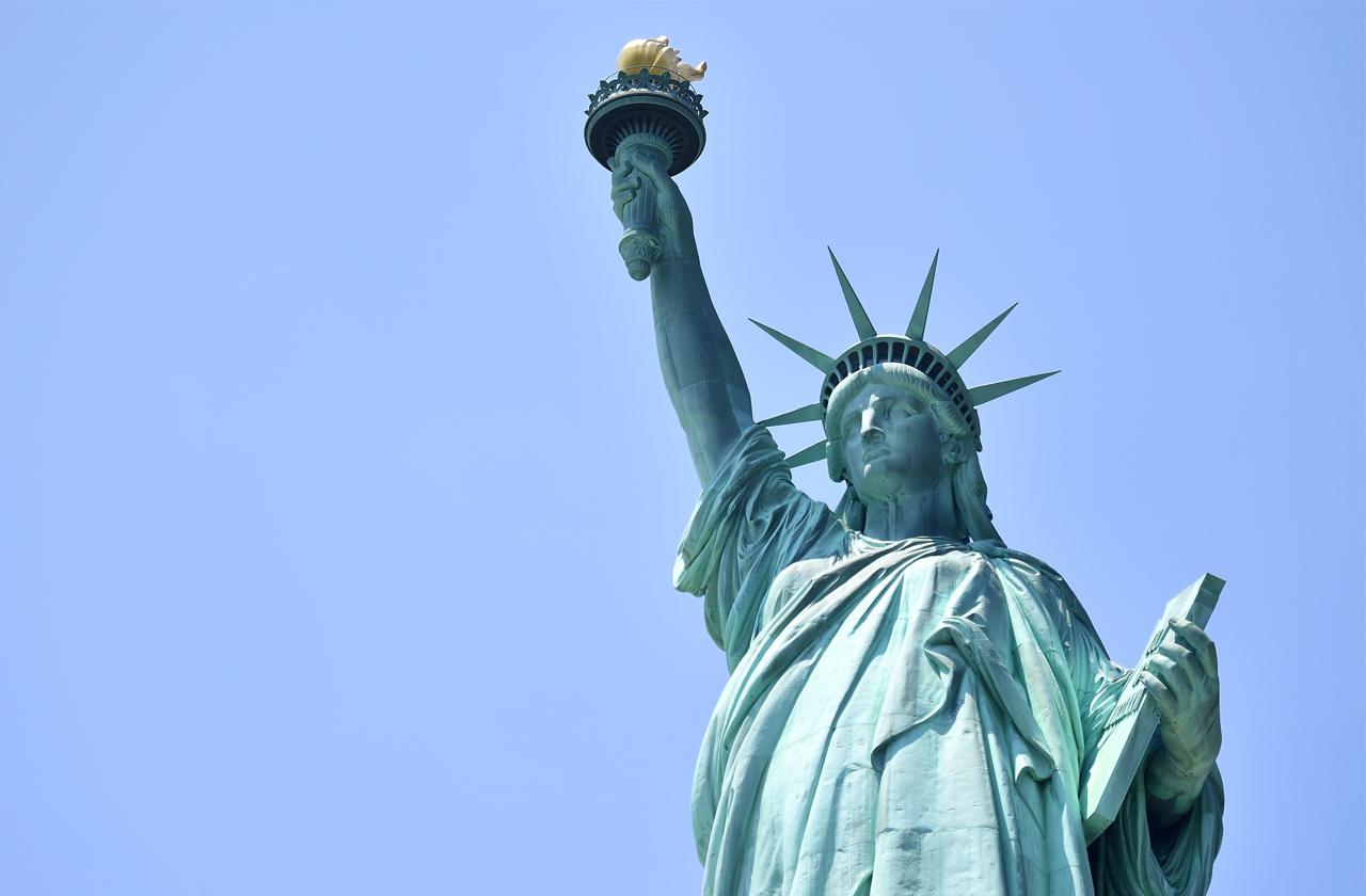 //woman climbs on statue of liberty in ice protest pp