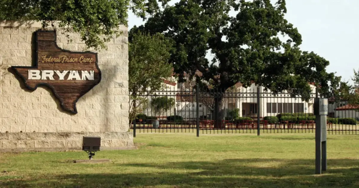 Photo of 'Club Fed' prison.