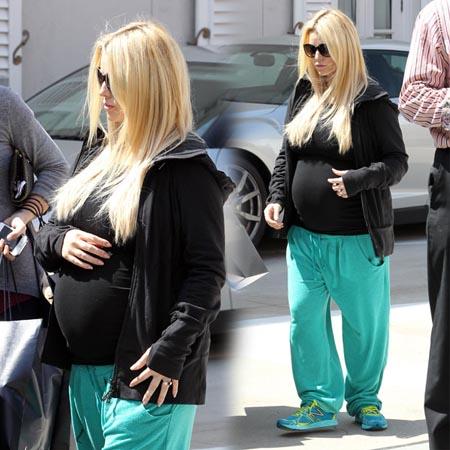 No Maternity Leather For Jessica! Simpson Shows Off Her Baby Bump