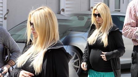 //jessica simpson pregnant xposure