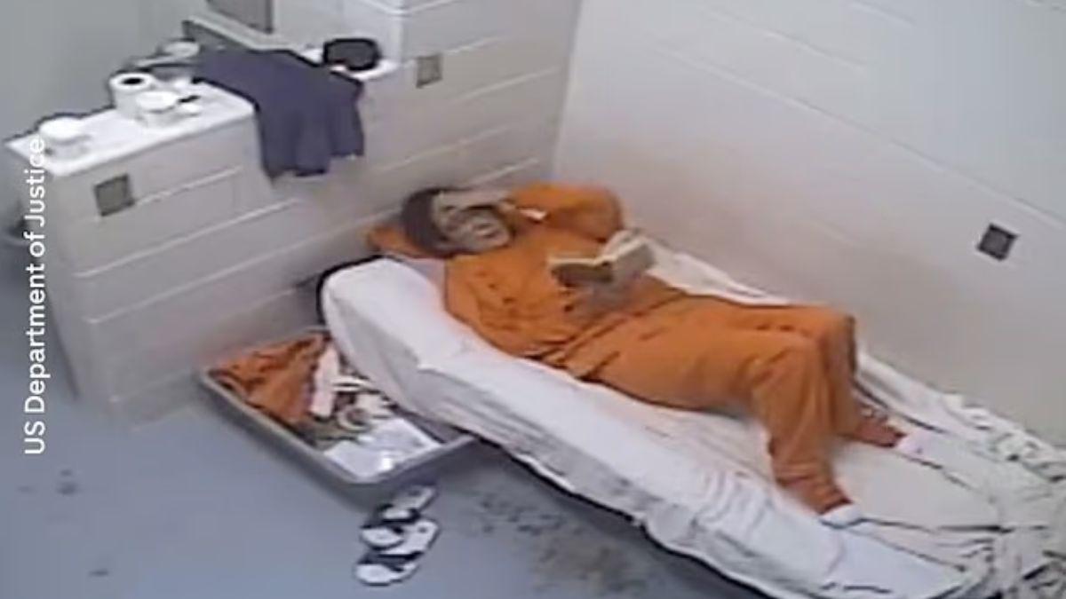 ghislaine maxwell bed.