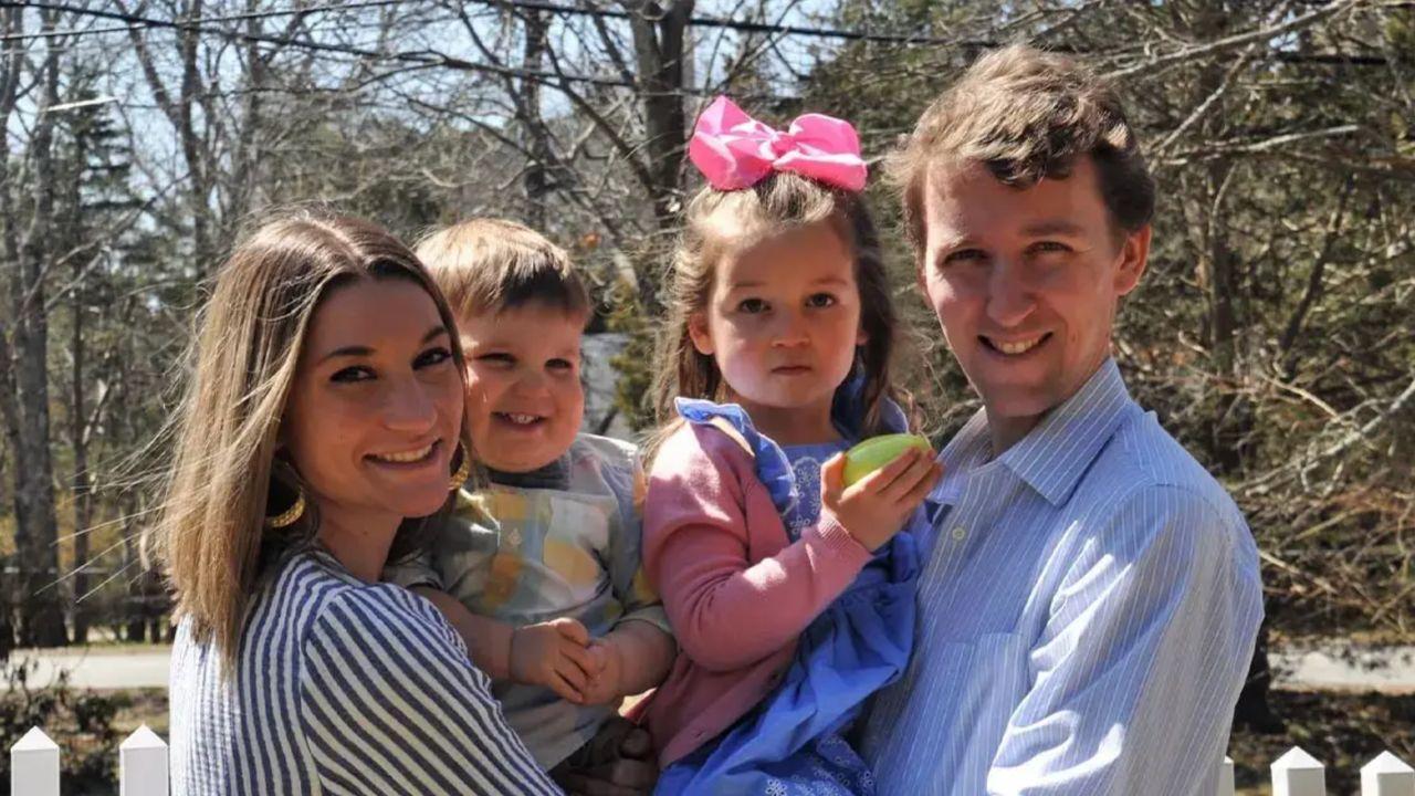 Photo of Lindsay Clancy with husband, kids