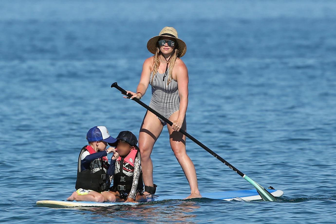 //Hilary duff toned paddleboarding son luca