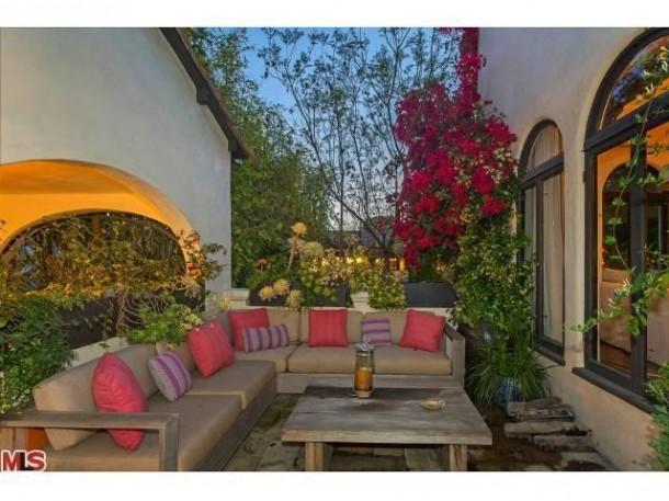 //kate walsh sells los feliz mansion  x