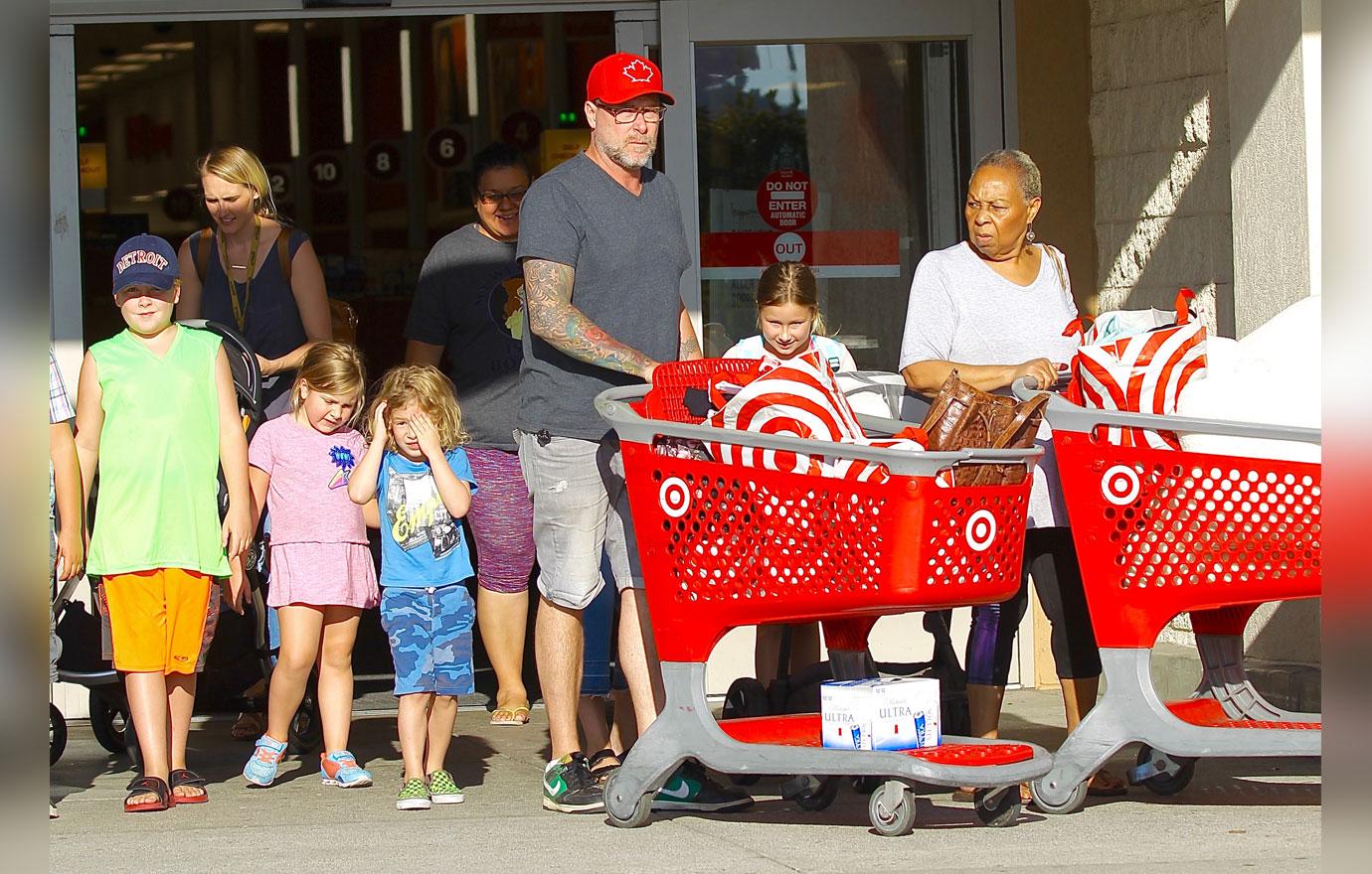 Tori Spelling Goes Shopping Back To School Supplies Money Problems