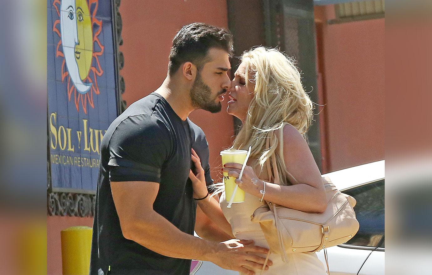 Britney Spears Boyfriend Kiss PDA