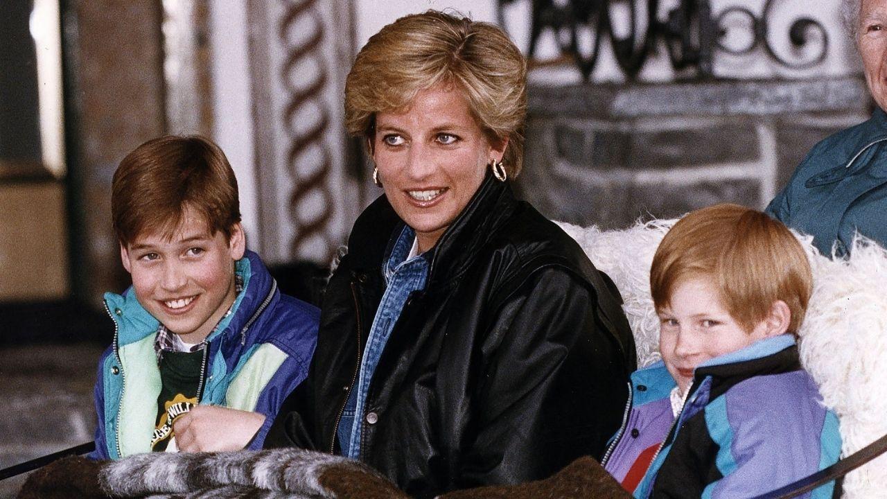 Photo of Princess Diana, Princes Harry and William