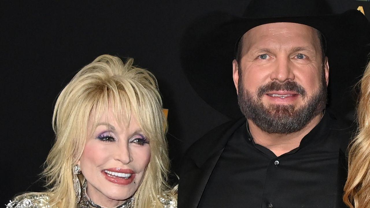 picture of garth brooks and dolly parton 